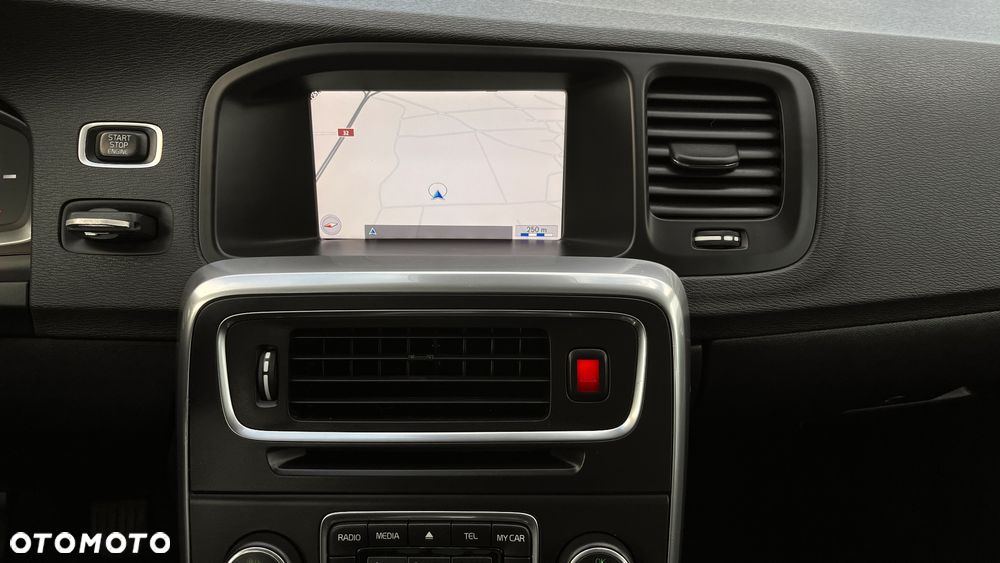 Volvo V60 D2 Base - 13