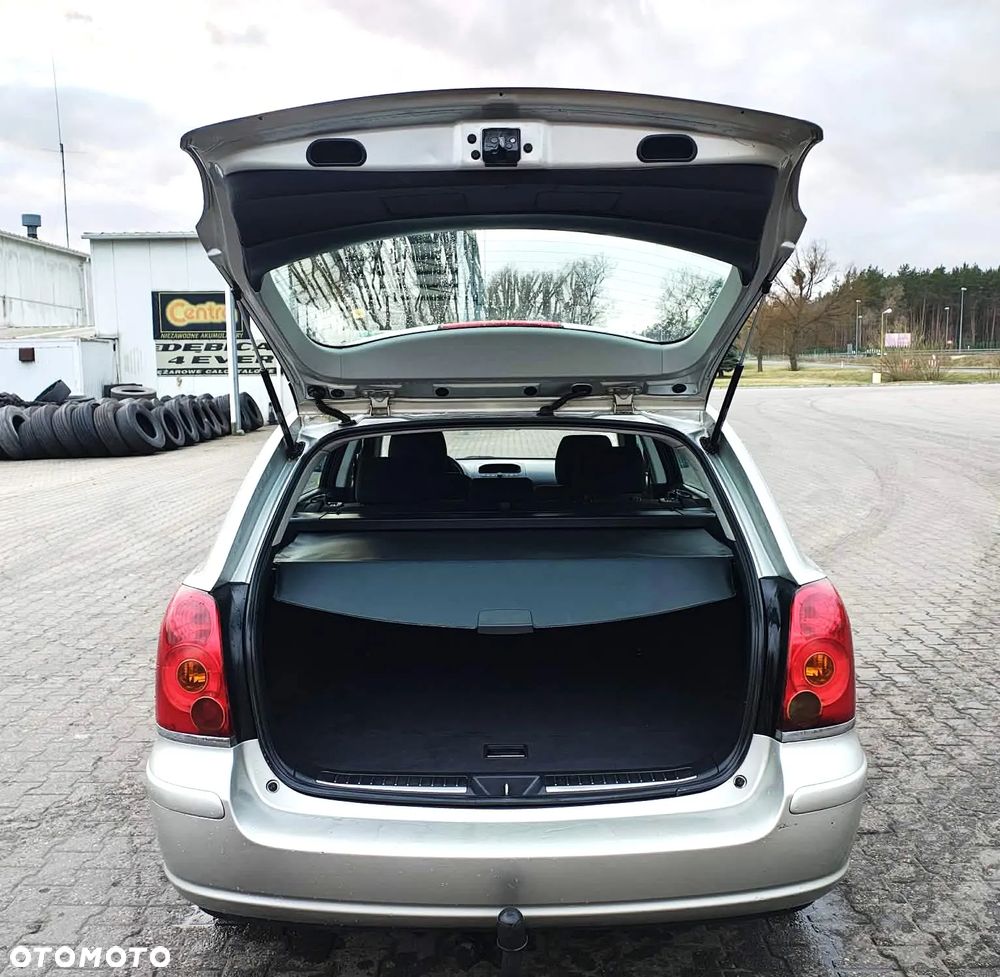 Toyota Avensis 1.8 VVT-i - 13