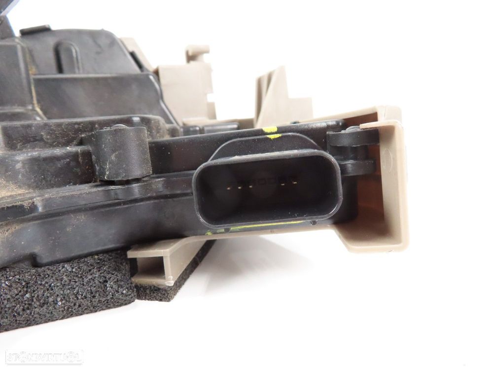 Fecho da porta Direito/Trás Seminovo/ Original KIA CEED (CD) 81420-J7000 - 3