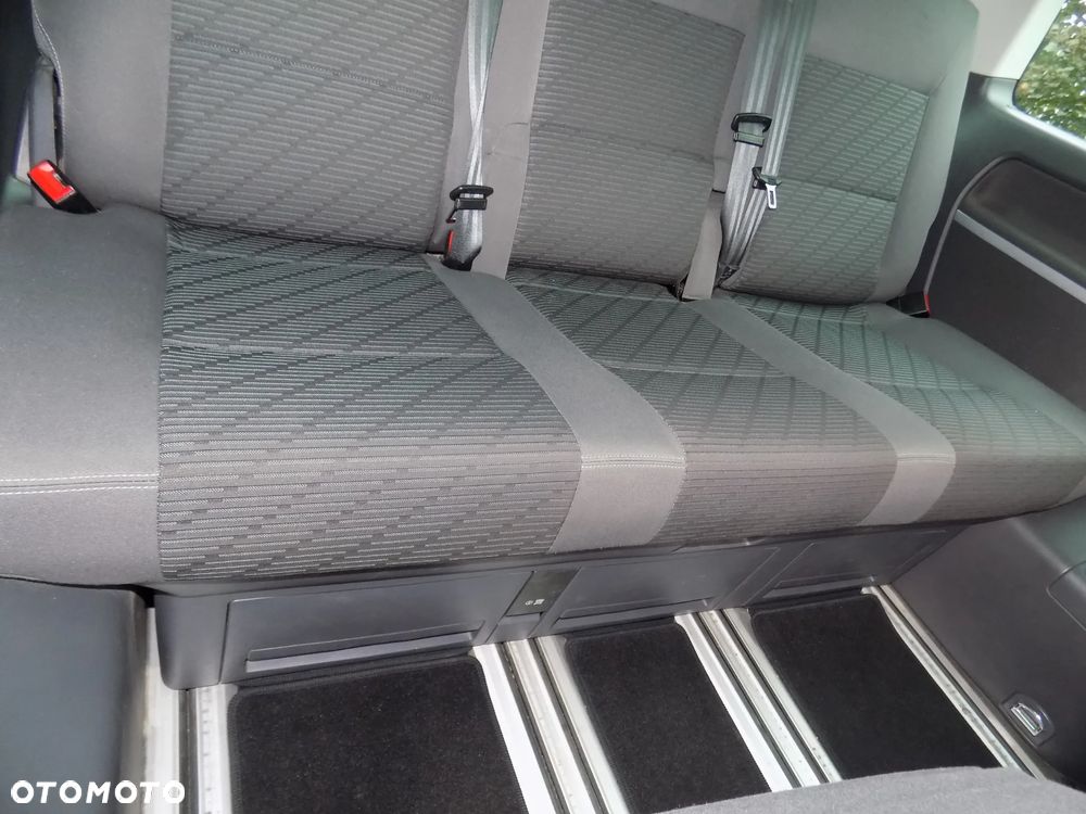Volkswagen Multivan - 12