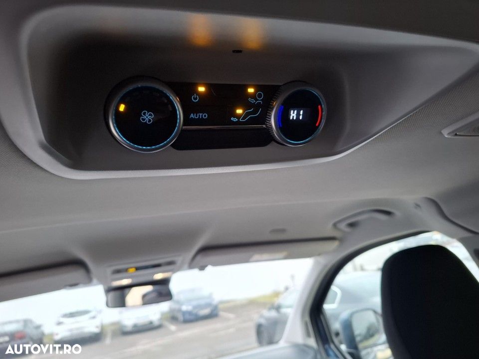 Ford Tourneo Custom - 24