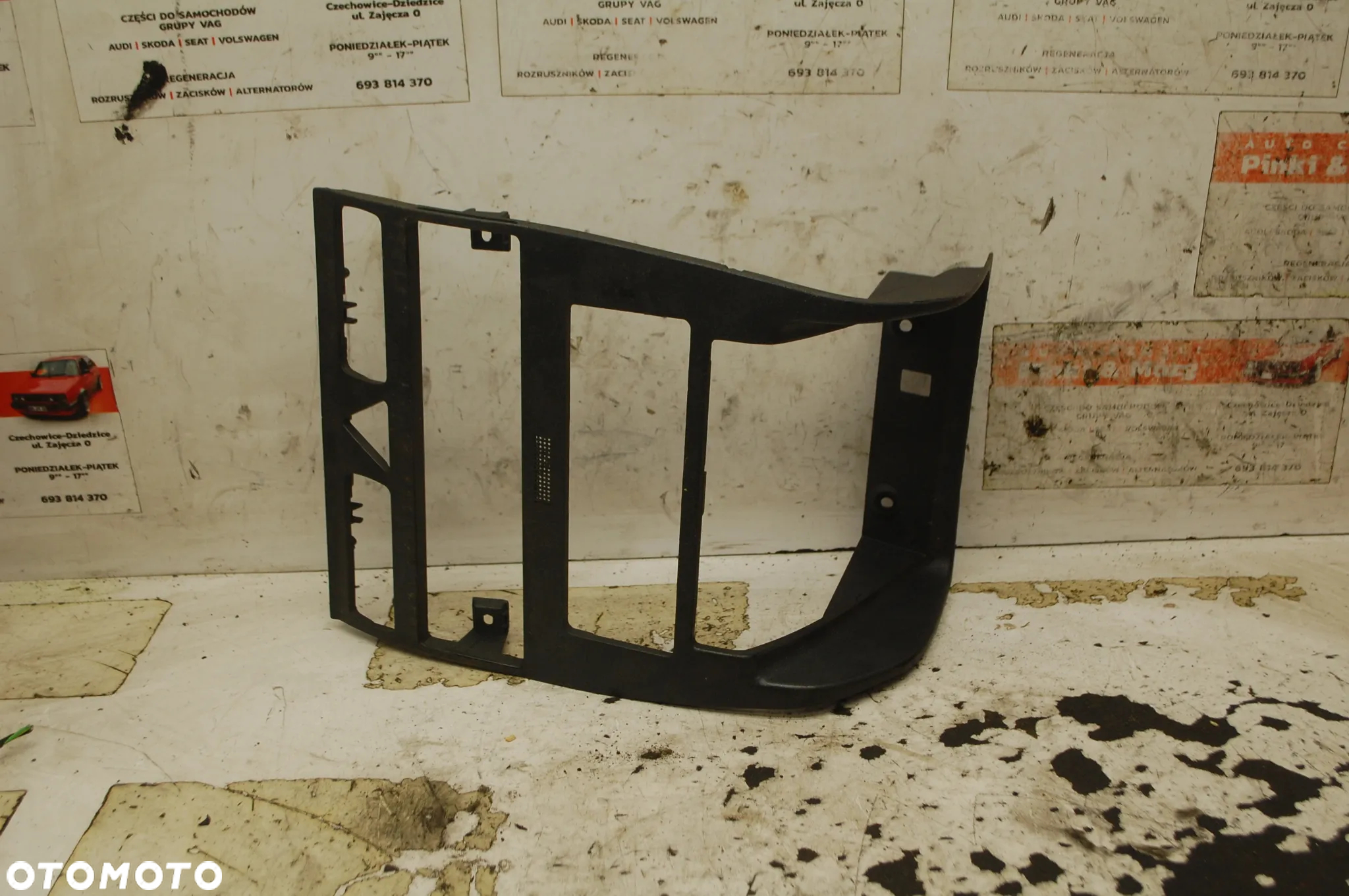 RAMKA OBUDOWA KONSOLI RADIA 8L0863263A AUDI A3 8L - 11