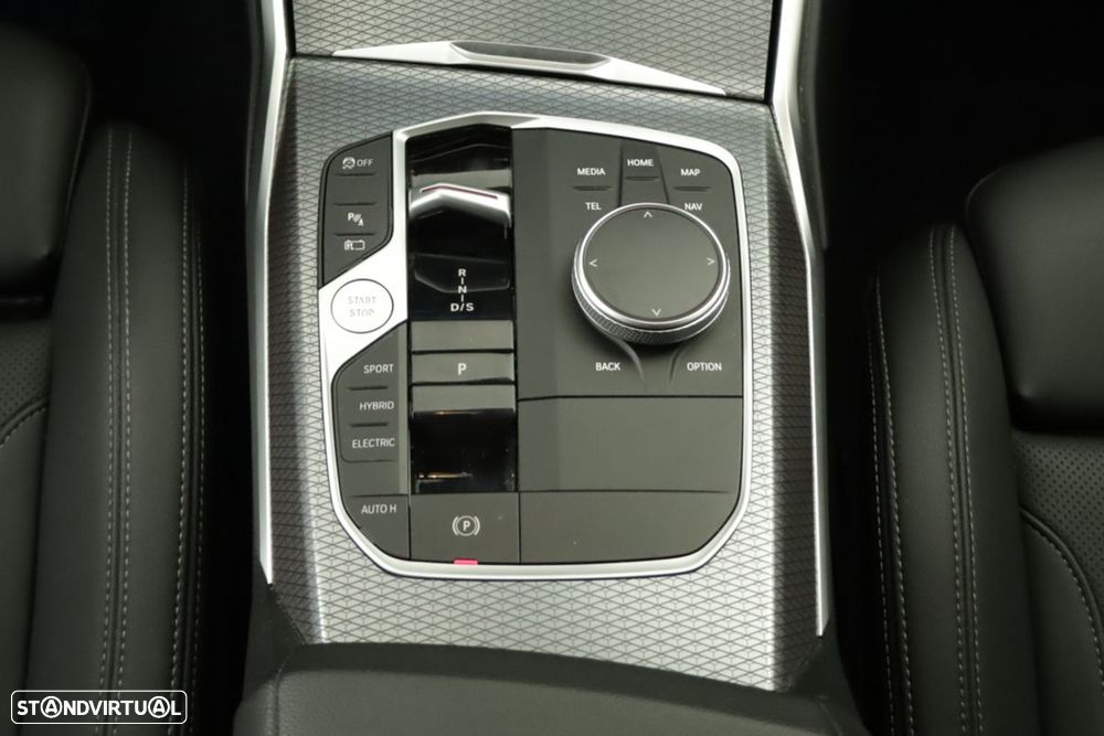 BMW 330 e Edição Desportiva M Auto - 15