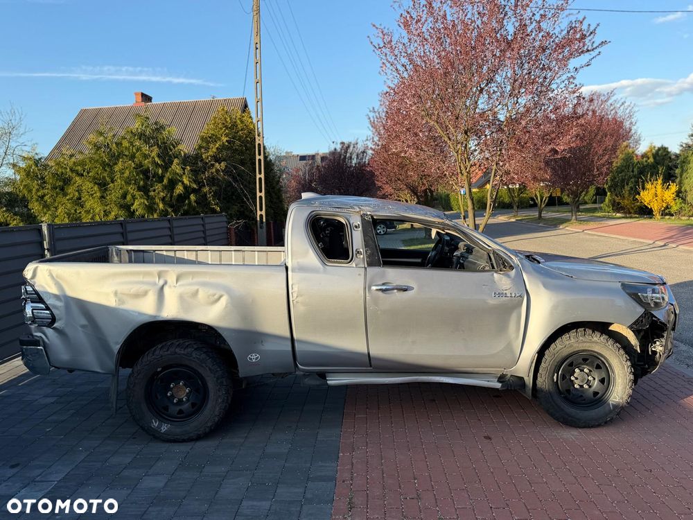 Toyota Hilux 4x4 Extra Cab Autm Executive - 4