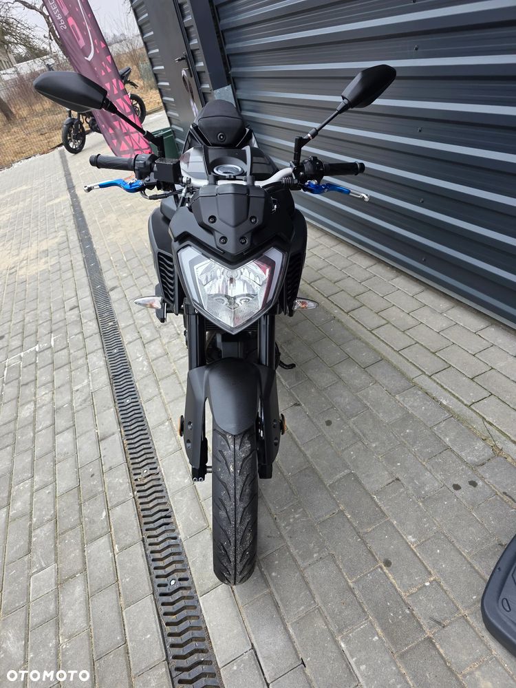 Yamaha MT - 27