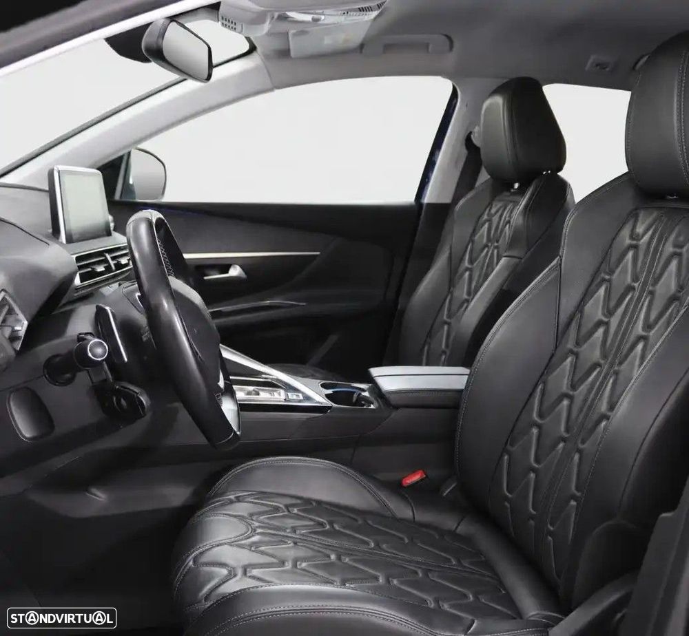 Peugeot 5008 1.2 PureTech Allure Pack EAT8 — fotografia 5