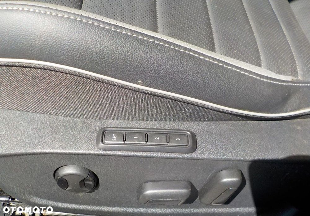 Volkswagen Golf - 33