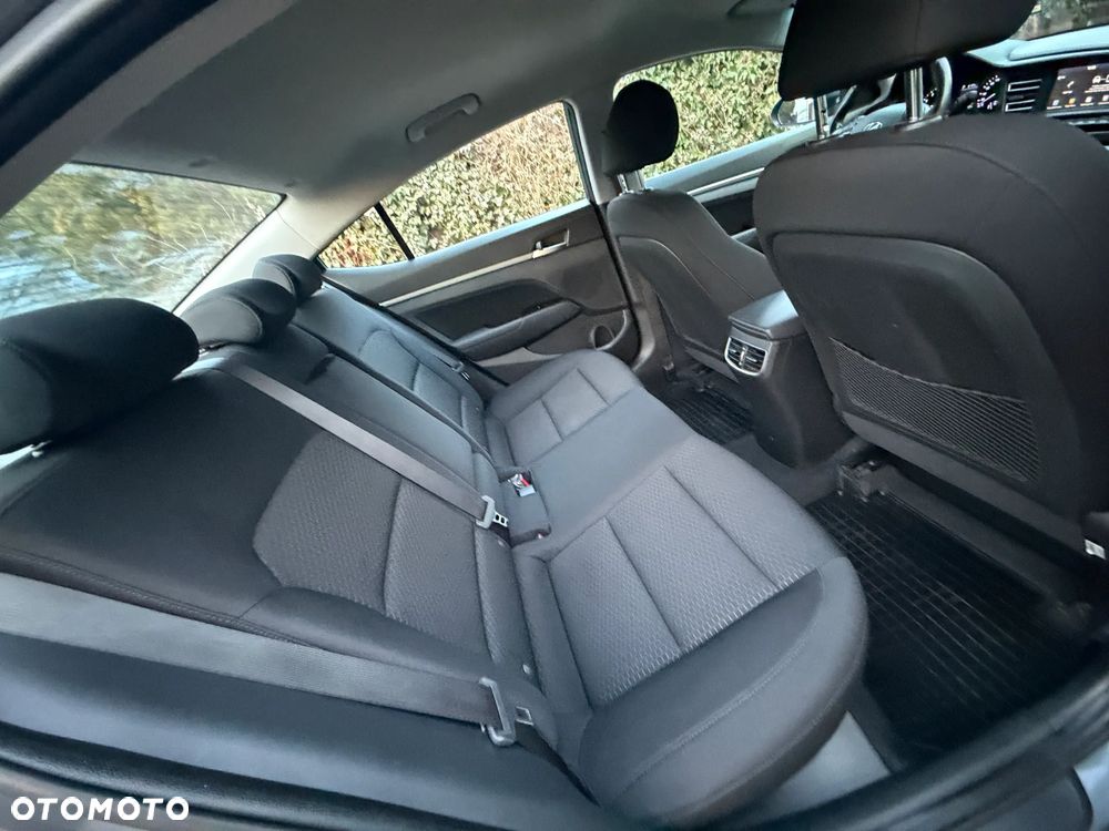 Hyundai Elantra 1.6 Comfort - 35