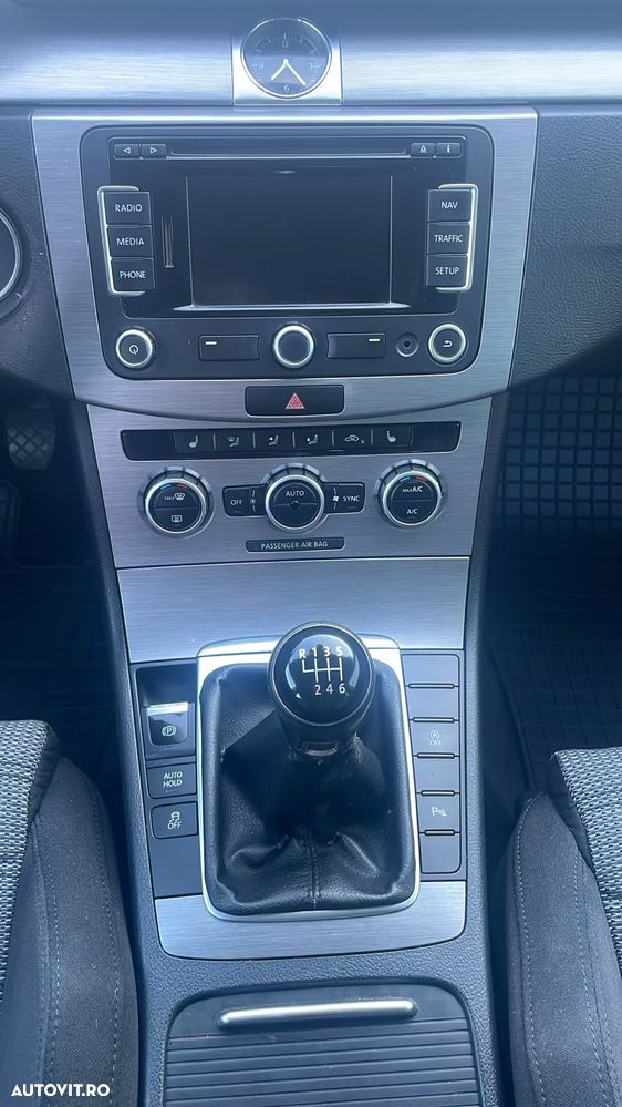 Volkswagen Passat - 12