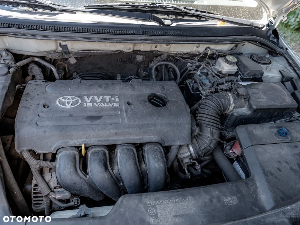 Toyota Avensis 1.8 VVT-i Luna - 28