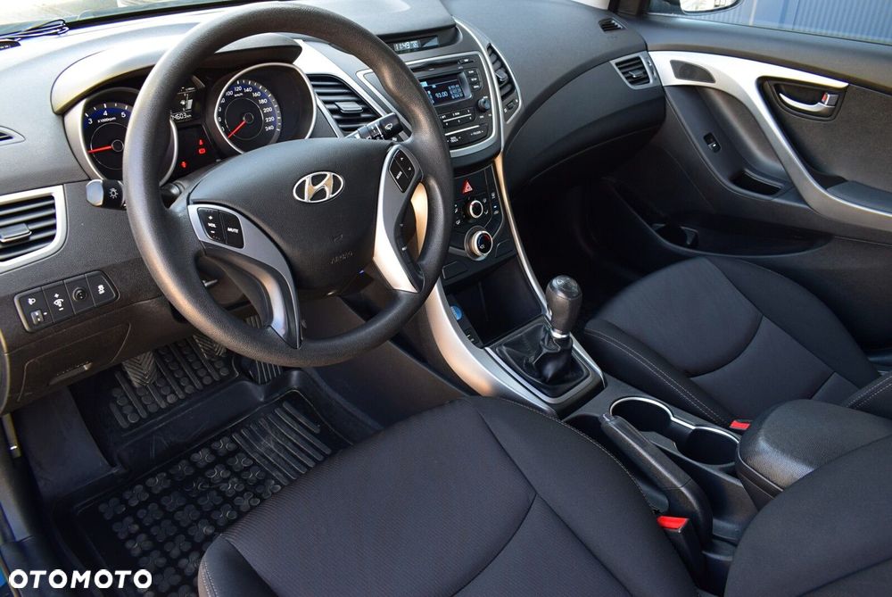 Hyundai Elantra - 12