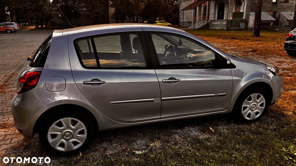 Renault Clio 1.2 16V Authentique - 5