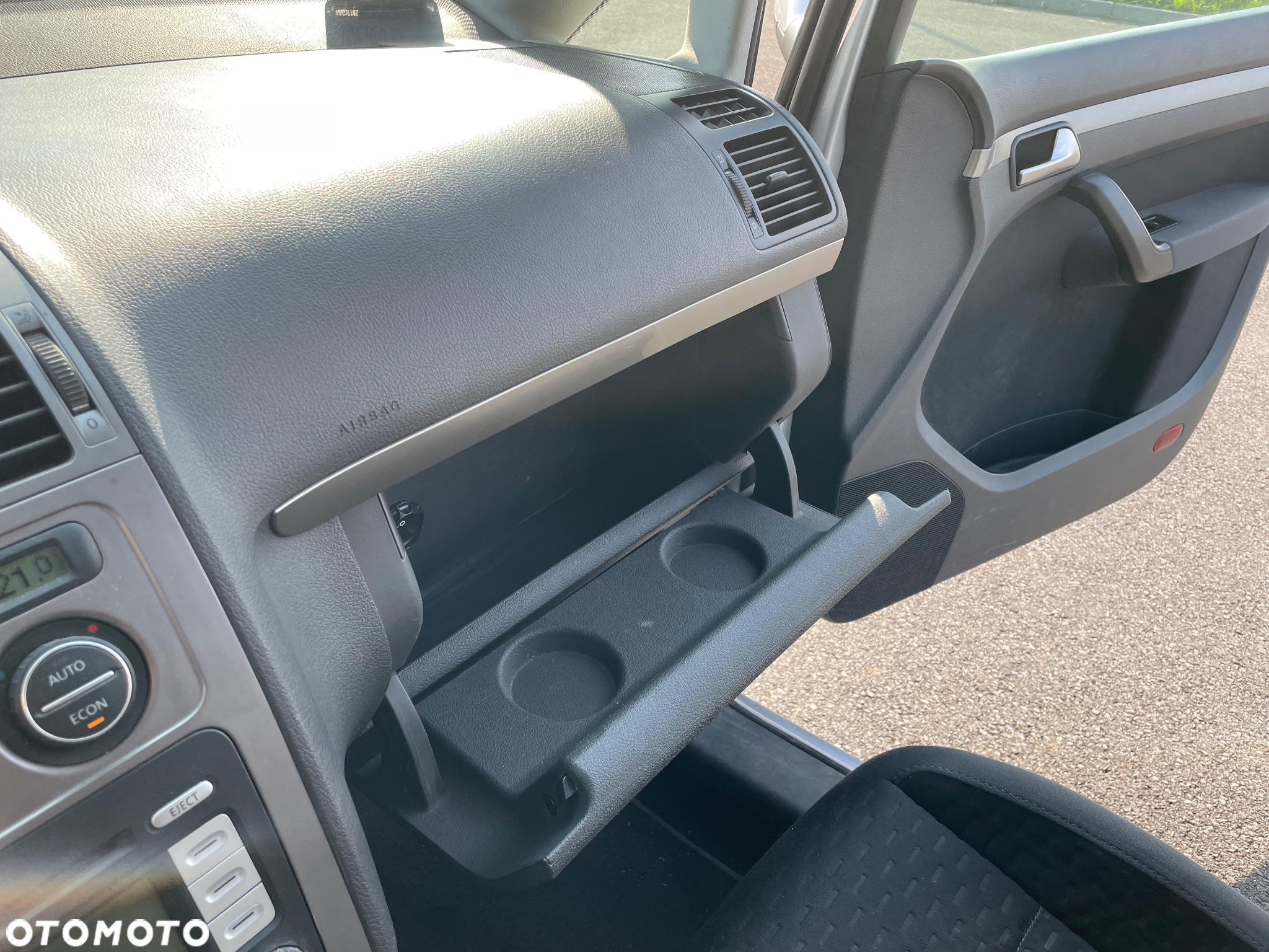 Volkswagen Touran - 25