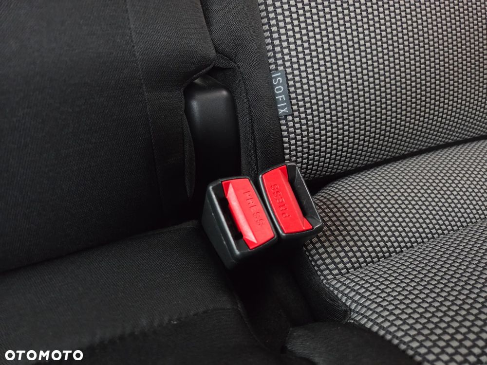 Kia Ceed 1.6 CRDi 136 DCT ISG Platinum Edition - 23