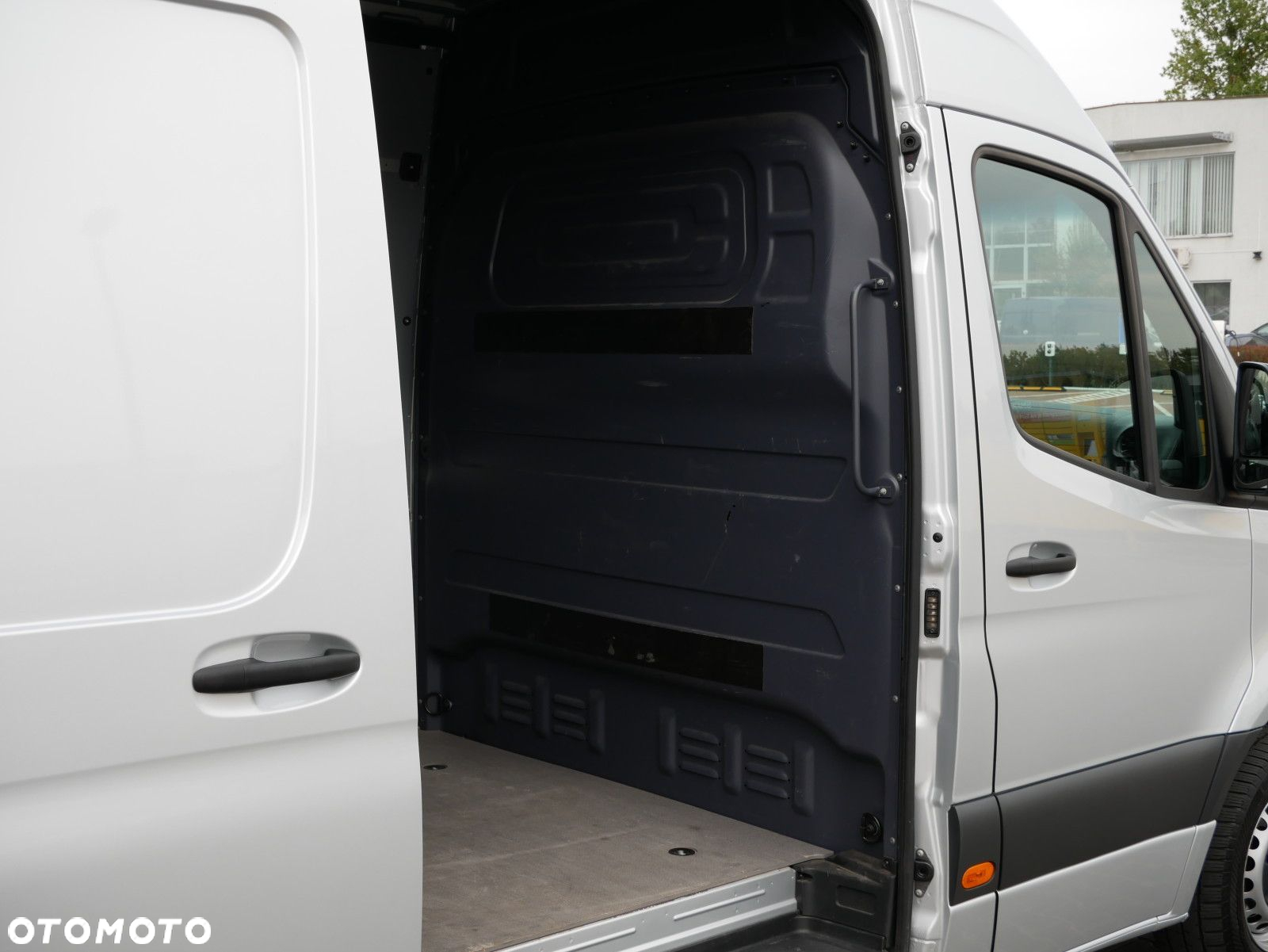 Mercedes-Benz Sprinter - 33