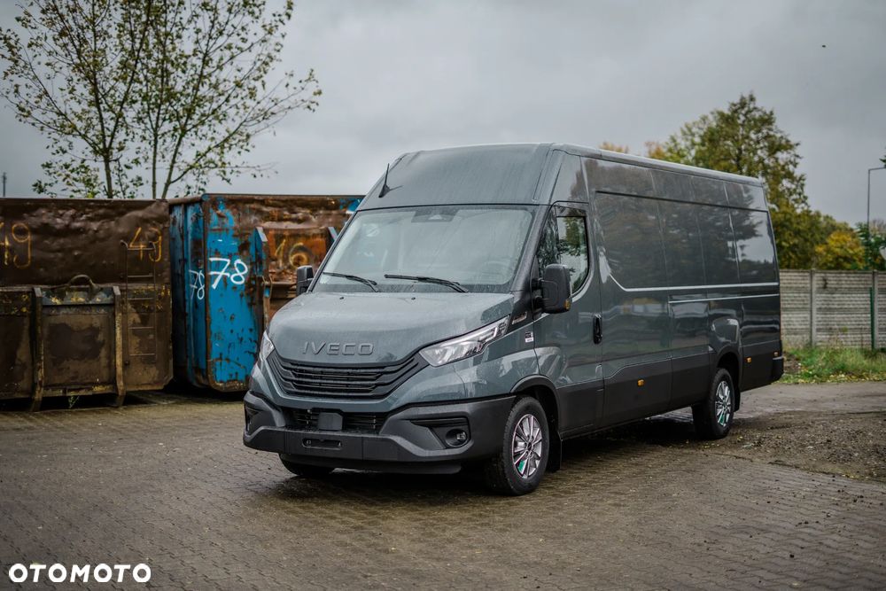 Iveco Daily 35S18HA8 V H2 Furgon Automat 3.0 od ręki - 4