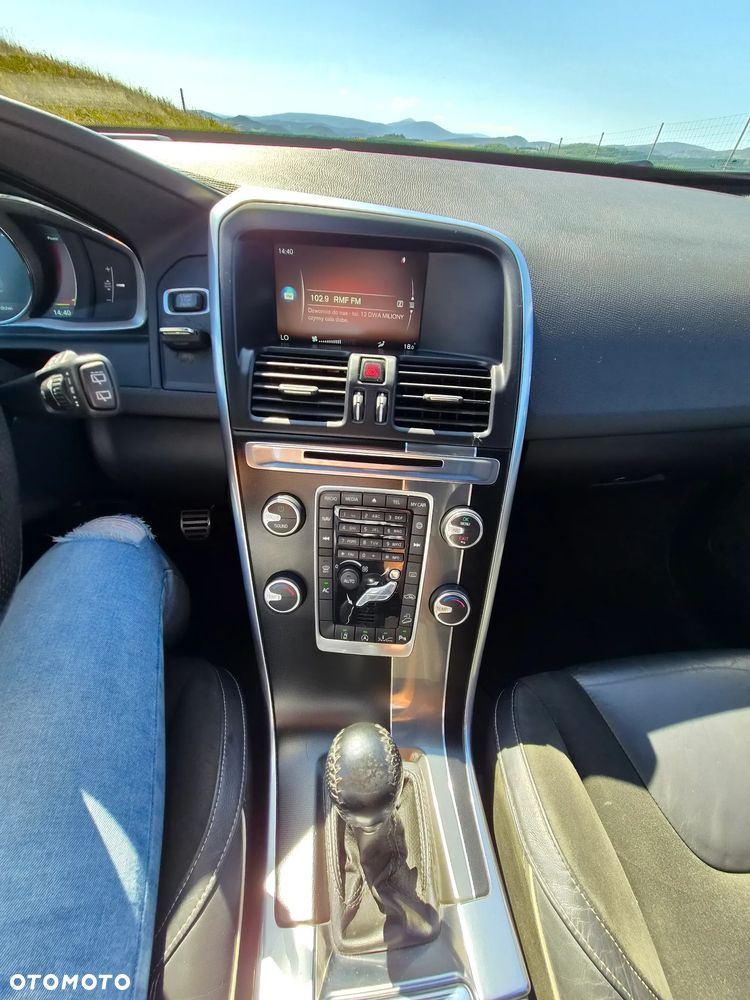 Volvo XC 60 D4 AWD R-Design Momentum - 19