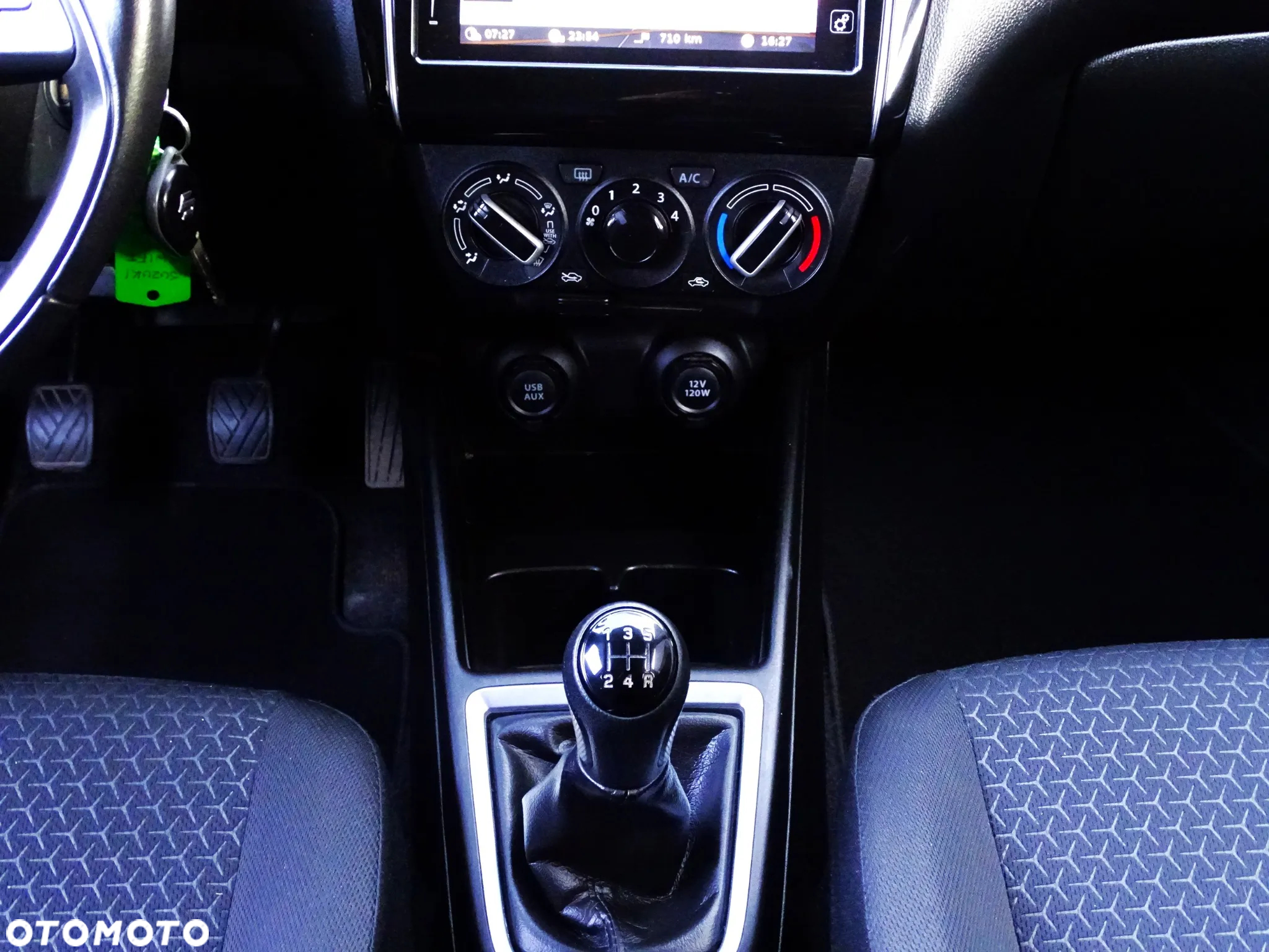 Suzuki Swift 1.2 Premium Plus - 36