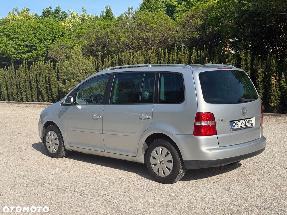Volkswagen Touran 2.0 TDI Highline - 5