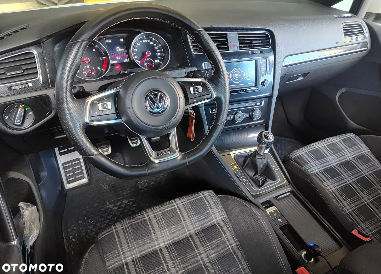 Volkswagen Golf VII 2.0 TDI BMT GTD - 11