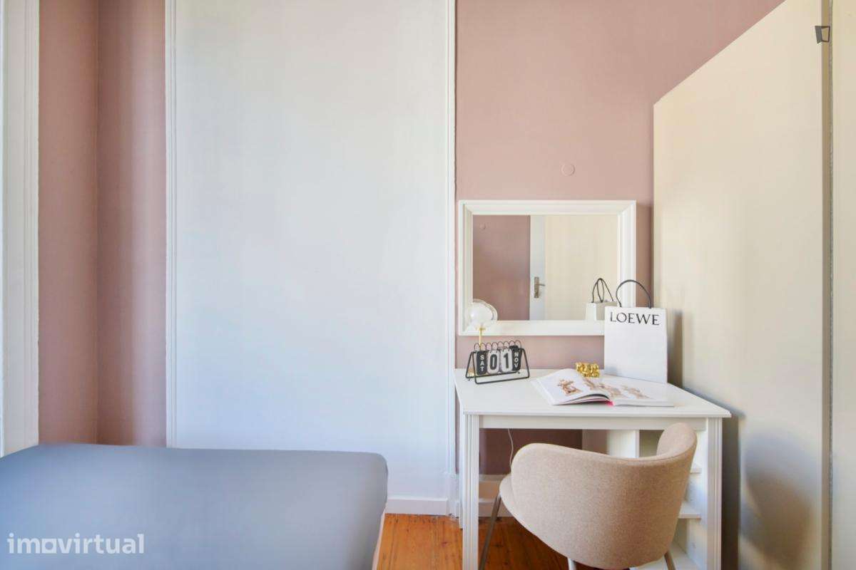 Quarto - localizado em Santos Lisbon - Grande imagem: 3/16