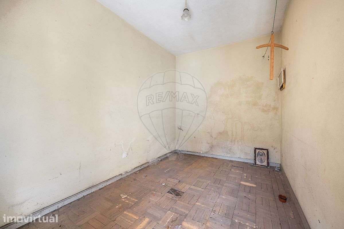 Prédio para renovar no centro da vila de Caldelas, Amares! - Grande imagem: 5/40