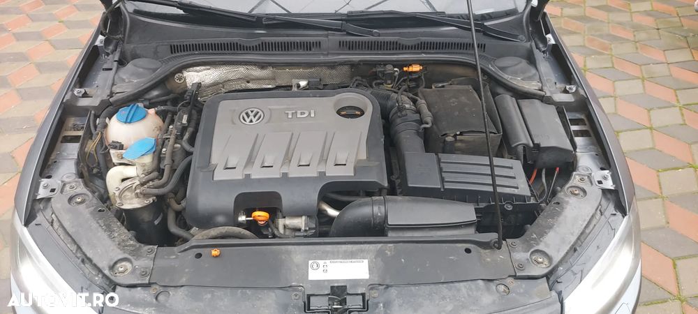 Volkswagen Jetta 2.0 TDI Sportline DSG - 15