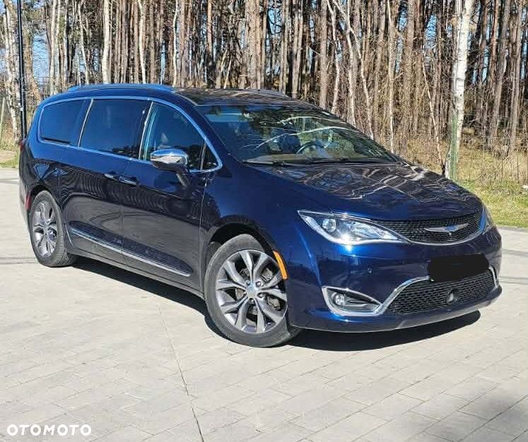Chrysler Pacifica - 1