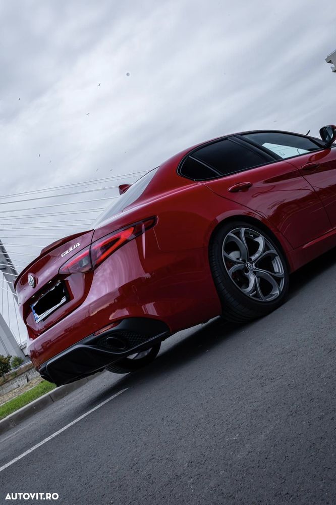 Alfa Romeo Giulia 2.0 Turbo 16V AT8 Veloce - 3