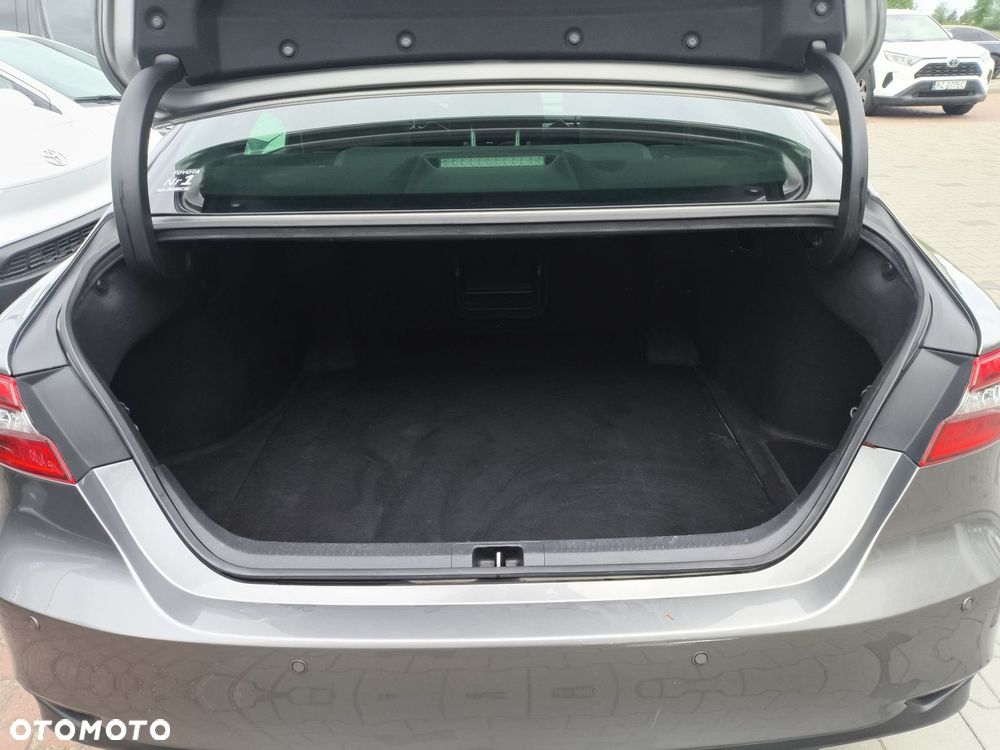 Toyota Camry 2.5 Hybrid Executive CVT - 28