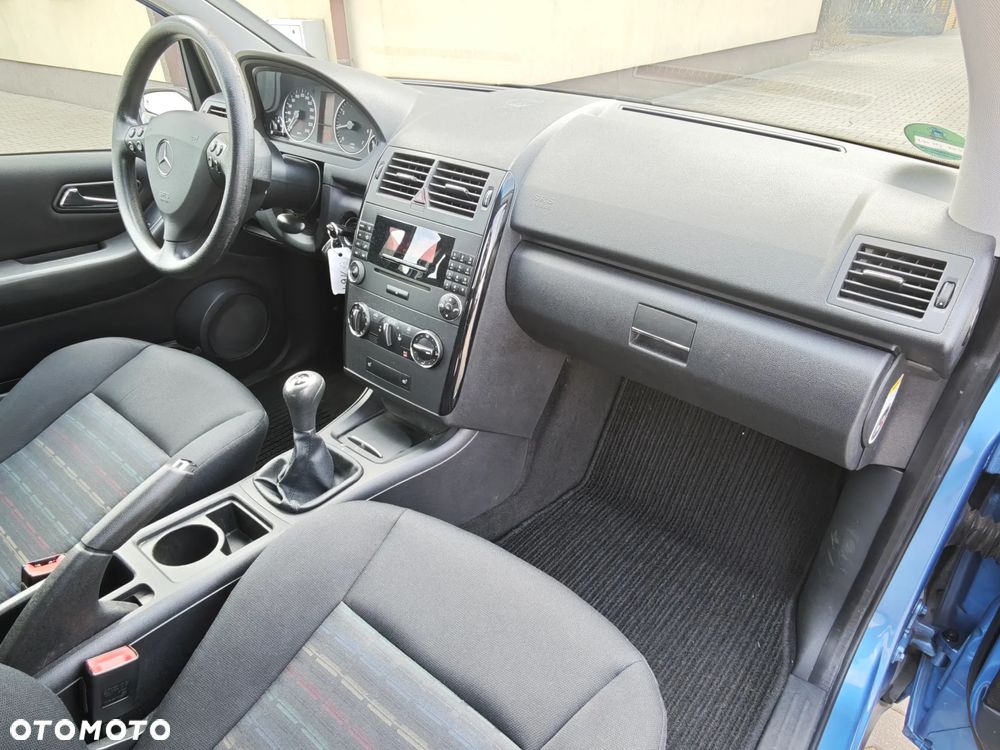 Mercedes-Benz Klasa A 150 Classic Edition 10 - 18