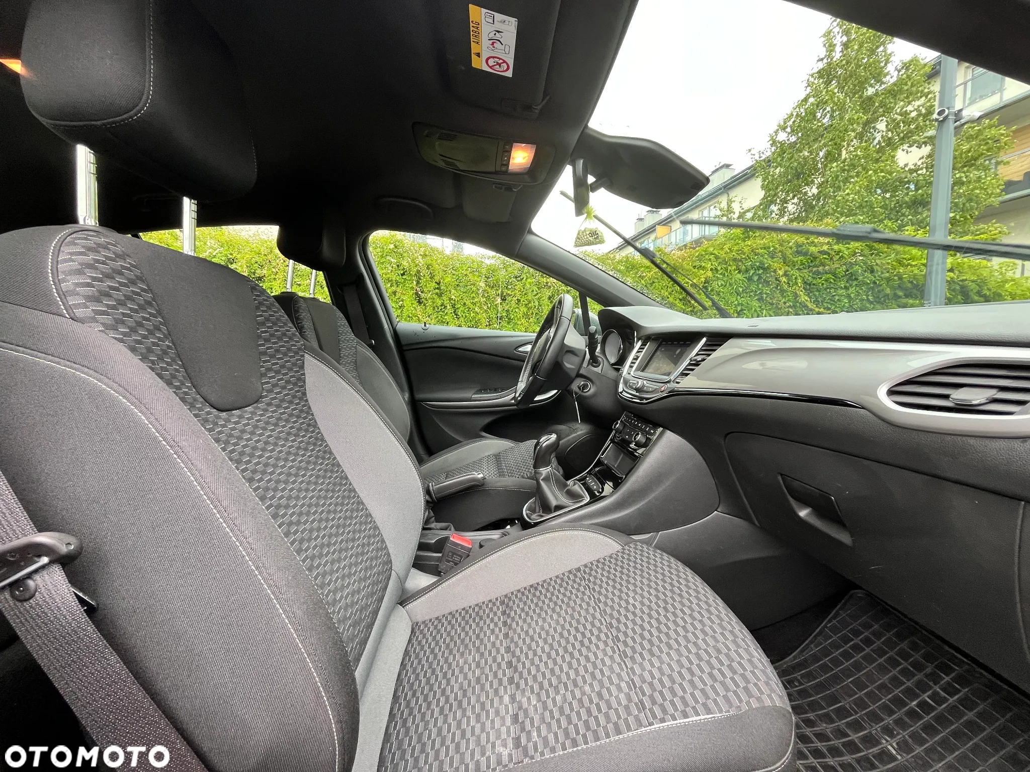 Opel Astra V 1.2 T Edition S&S - 12