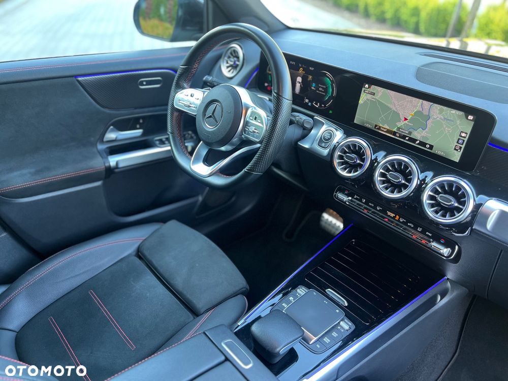 Mercedes-Benz GLB 200 d 4-Matic AMG Line 8G-DCT - 24