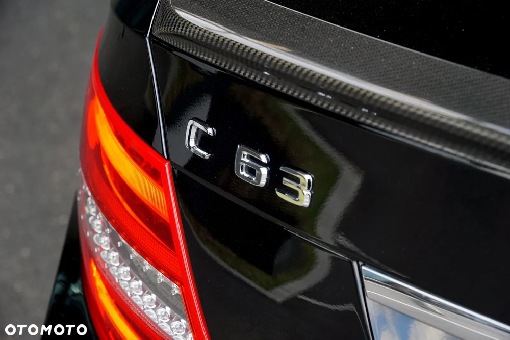 Mercedes-Benz Klasa C 63 AMG - 16