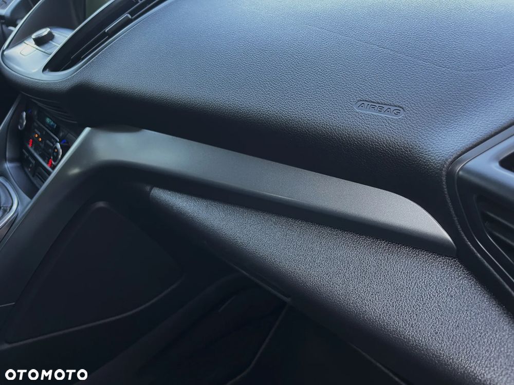 Ford Kuga 1.5 EcoBoost 2x4 Titanium - 35