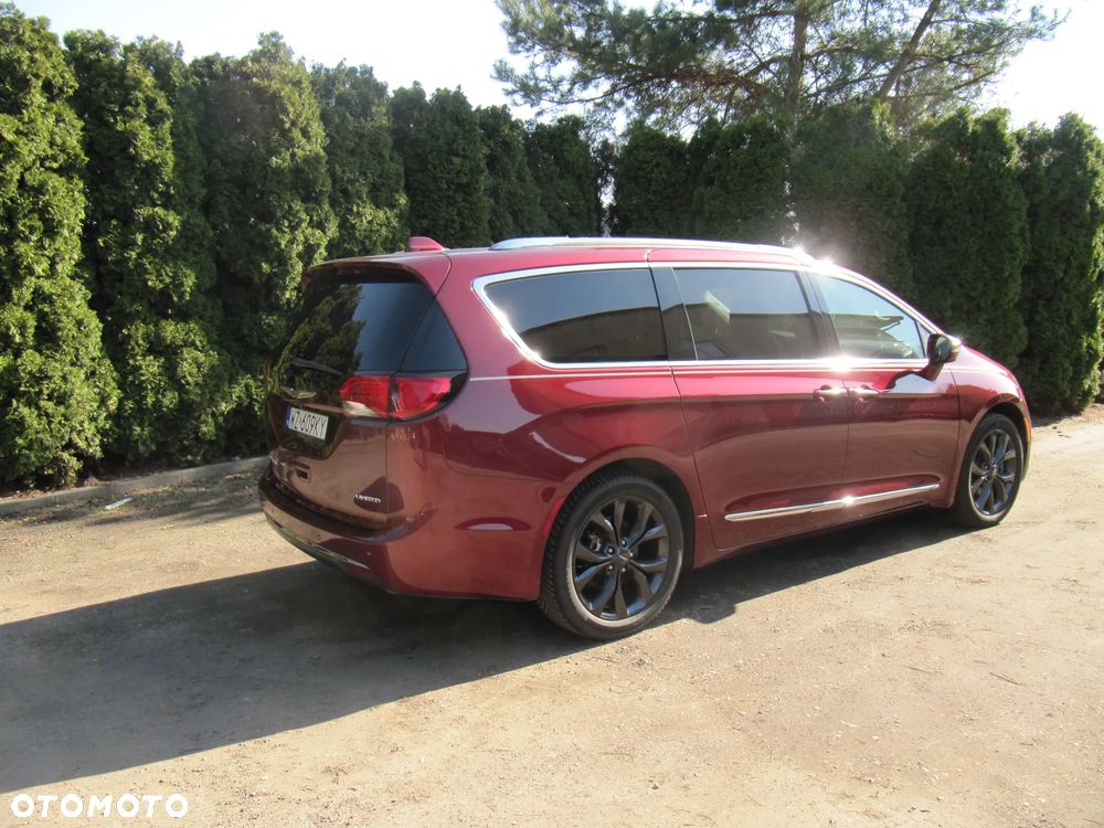 Chrysler Pacifica - 11