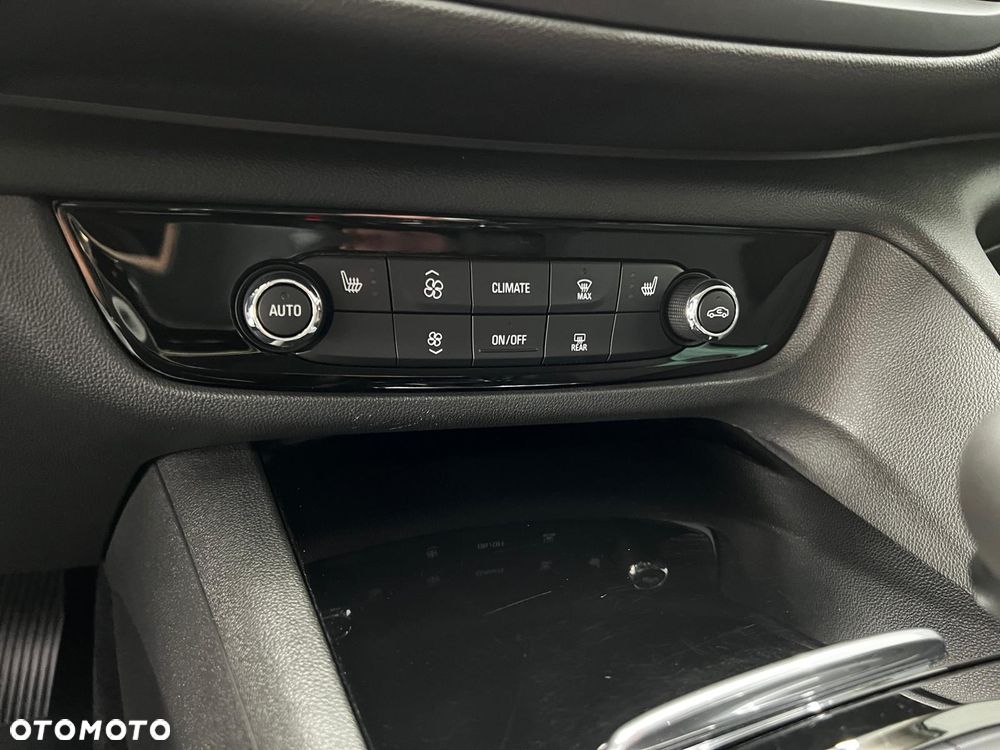Opel Insignia - 30