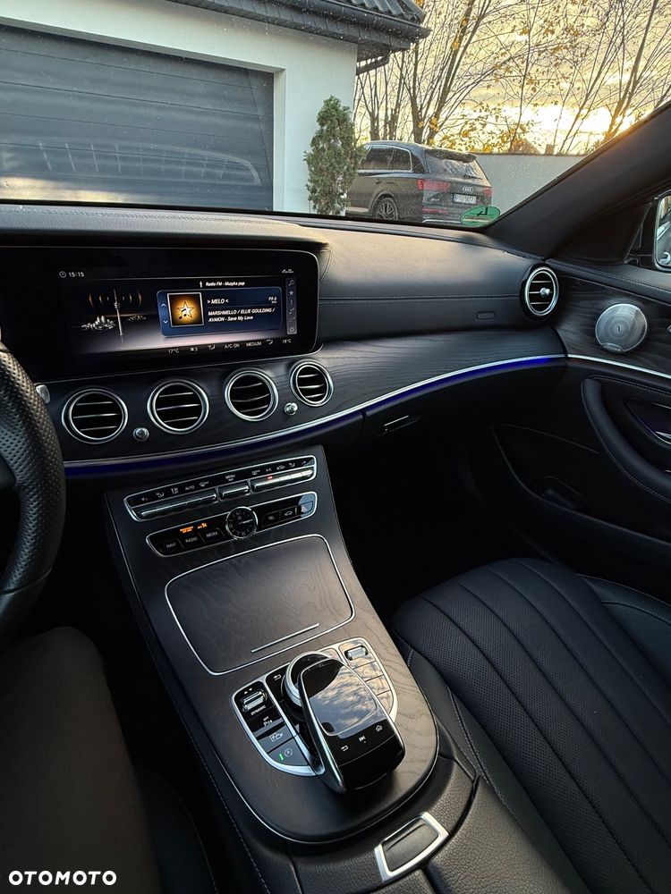 Mercedes-Benz Klasa E 350 d 4Matic T 9G-TRONIC AMG Line - 22