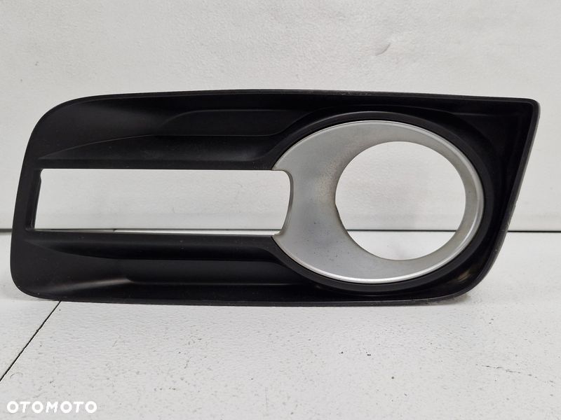 MAZDA CX7 RAMKA OSŁONA HALOGENU LEWA PRZÓD POD KIERUNKOWSKAZ E22150C22 - 2