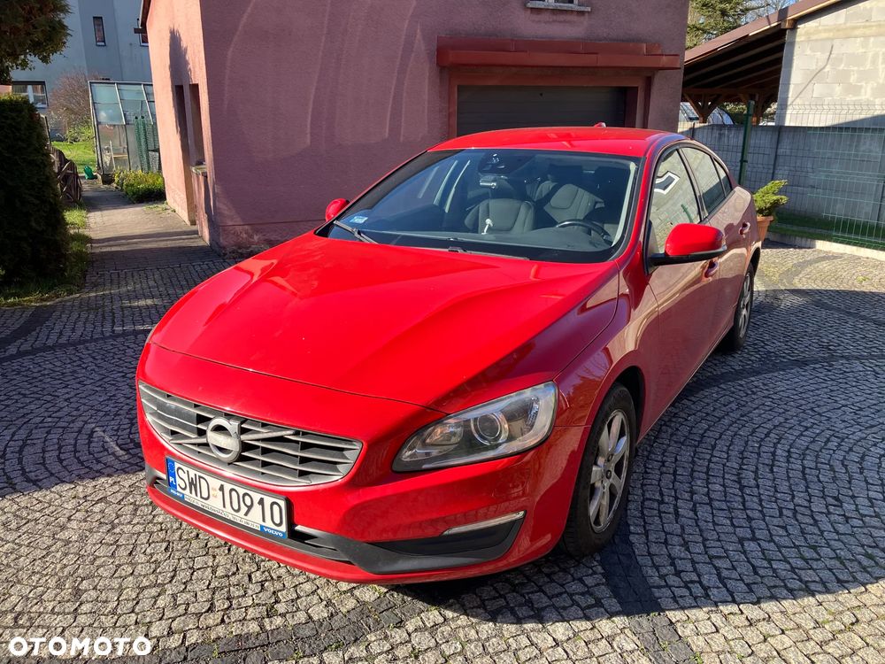 Volvo S60 T3 Momentum - 1