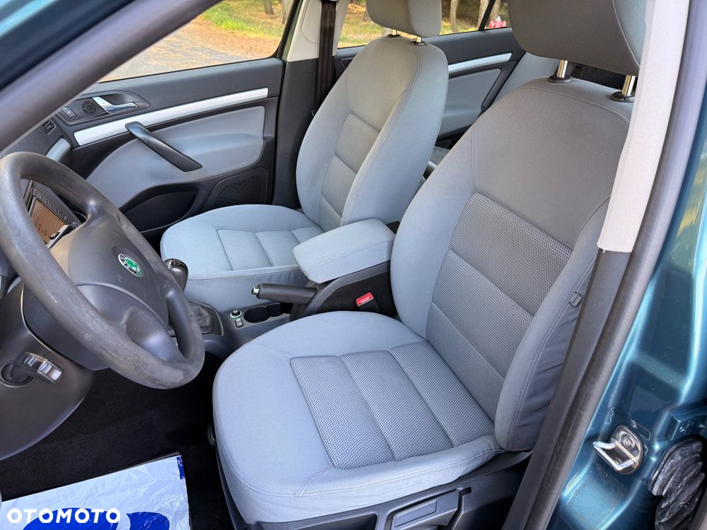 Skoda Octavia 1.6 Ambiente - 23