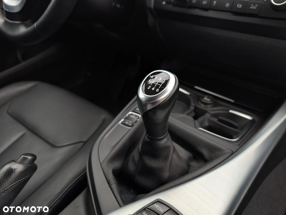 BMW Seria 1 116i - 18