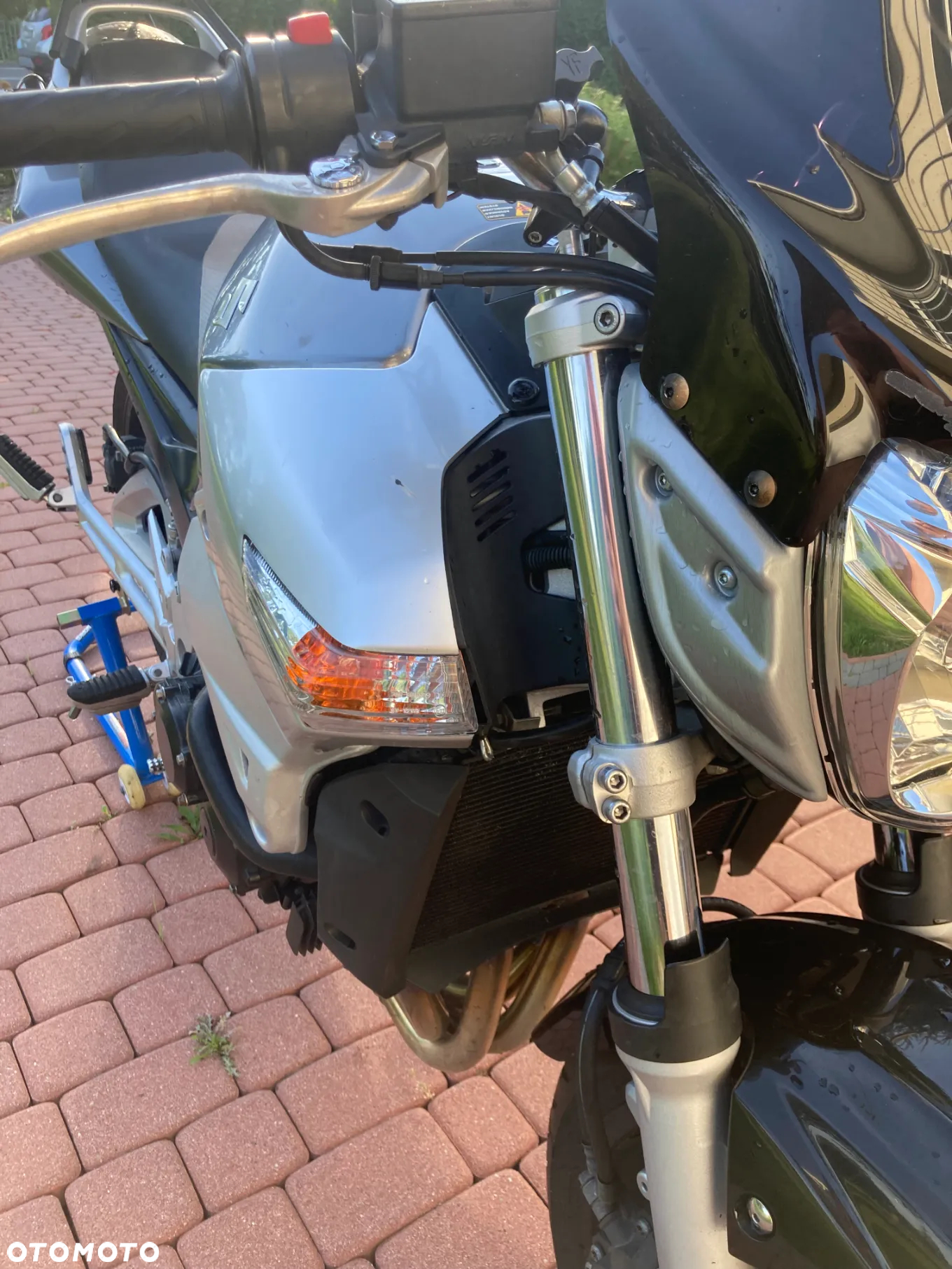Suzuki GSR - 11