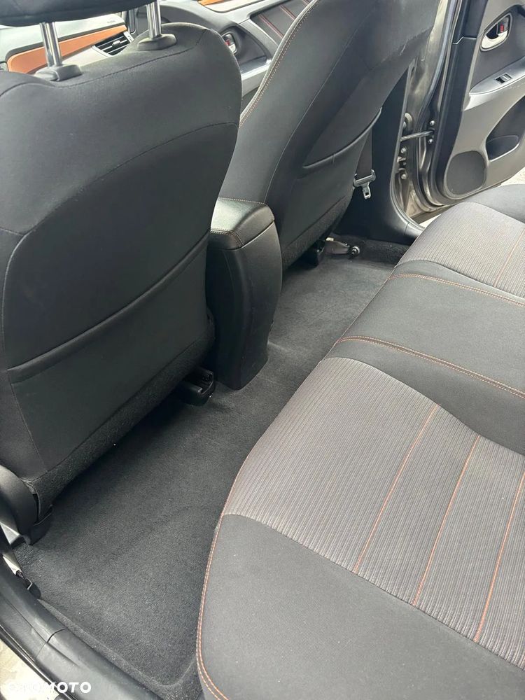 Toyota Avensis 1.8 Premium MS - 25