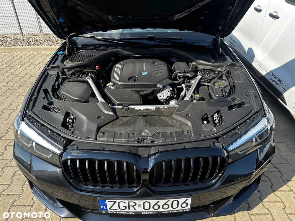 BMW Seria 5 520d xDrive MHEV - 17
