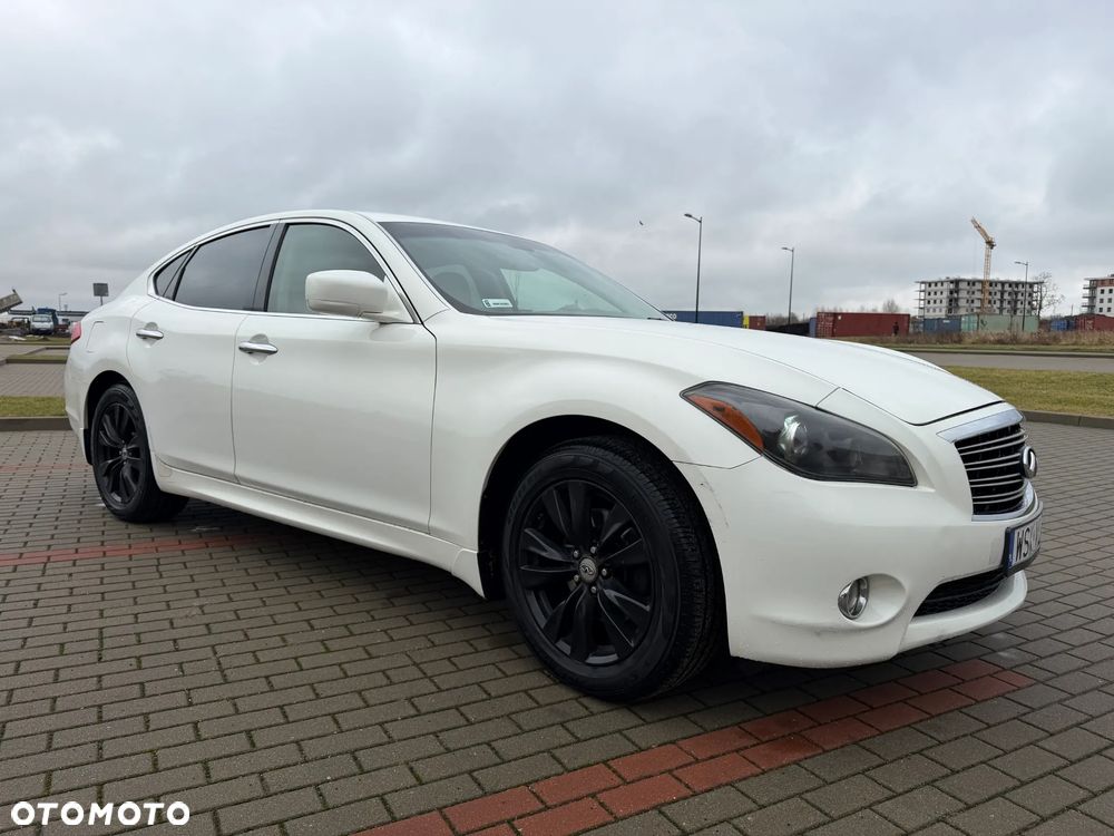 Infiniti M - 3