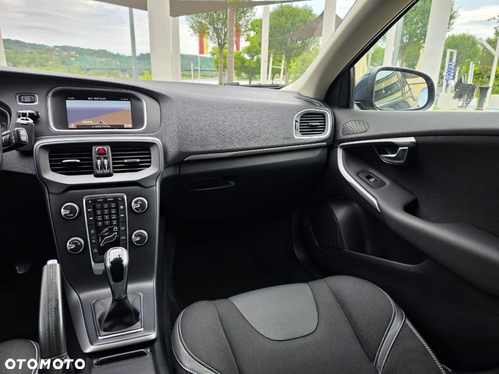 Volvo V40 - 24