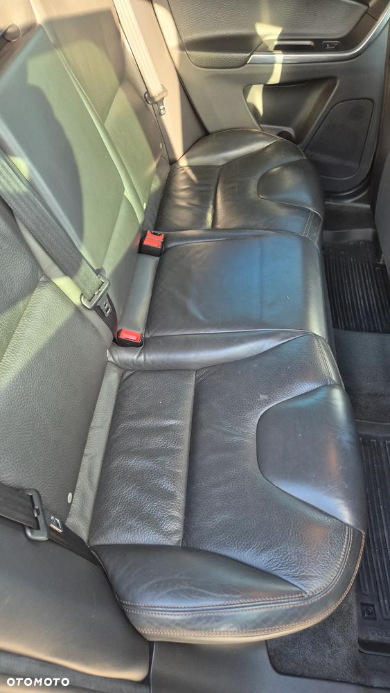 Volvo XC 60 D4 Geartronic RDesign - 13