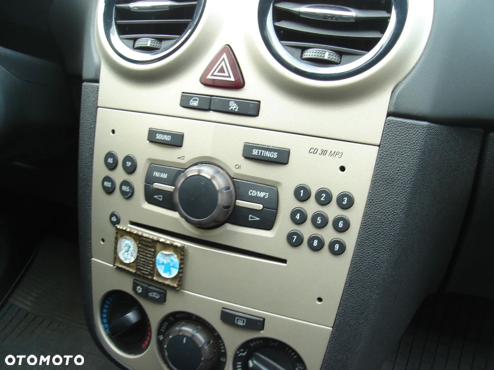 Opel Corsa 1.4 16V Essentia - 9