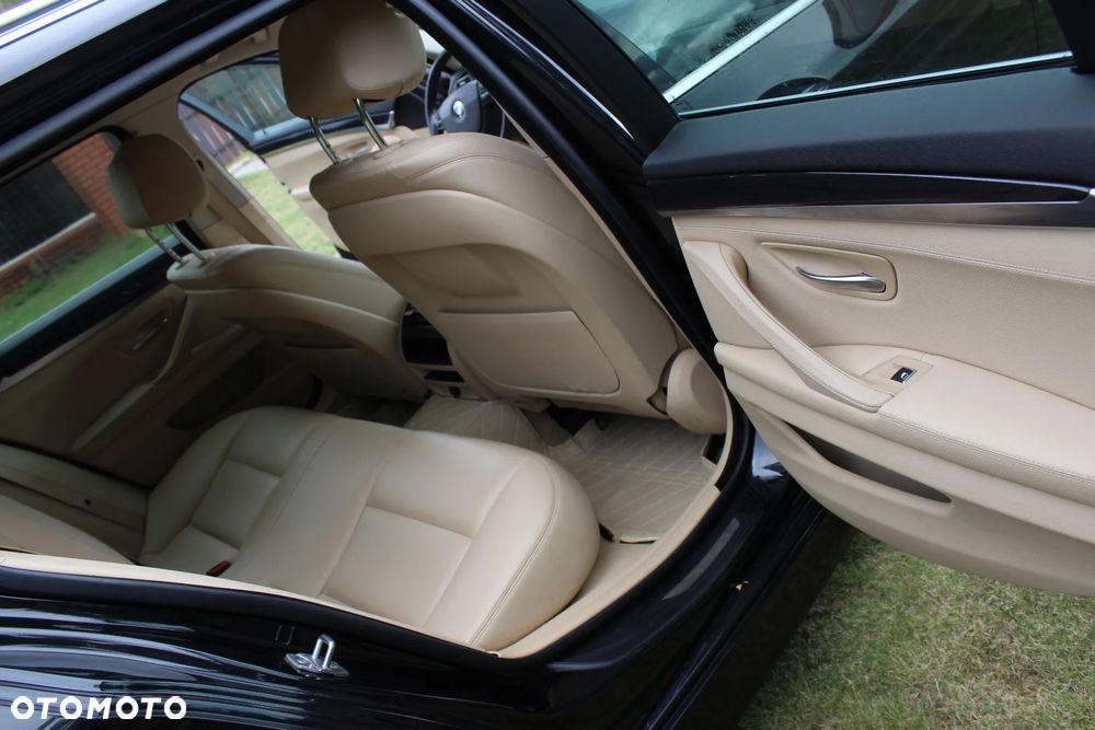 BMW Seria 5 520d Sport Line - 21